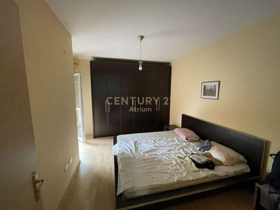 Tirane, jepet me qera 2+1+Ballkon Kati 3, 80 m² 550 € (pallat i ri prane 21 Dhjetorit .)