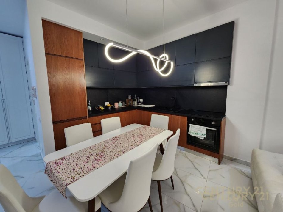 Tirane, shitet apartament 1+1 Kati 2, 80 m² 165.000 € (Rruga e Dibres, Vila Gold, prane Selvise)