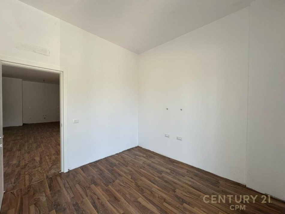 Tirane, shitet apartament 2+1+Ballkon Kati 0, 92 m² 128.000 € (zona tek Liqeni i Tiranës)