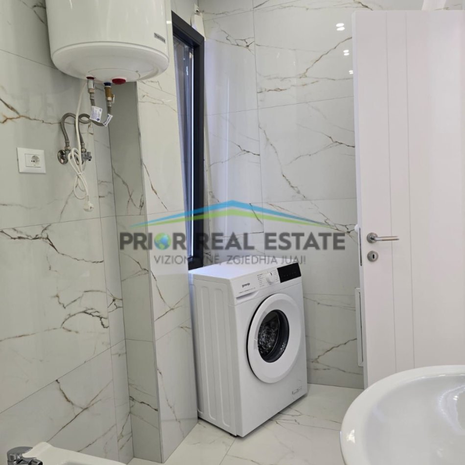 Tirane, jepet me qera apartament 1+1+Ballkon Kati 5, 75 m² 600 € (Kopshti Botanik)