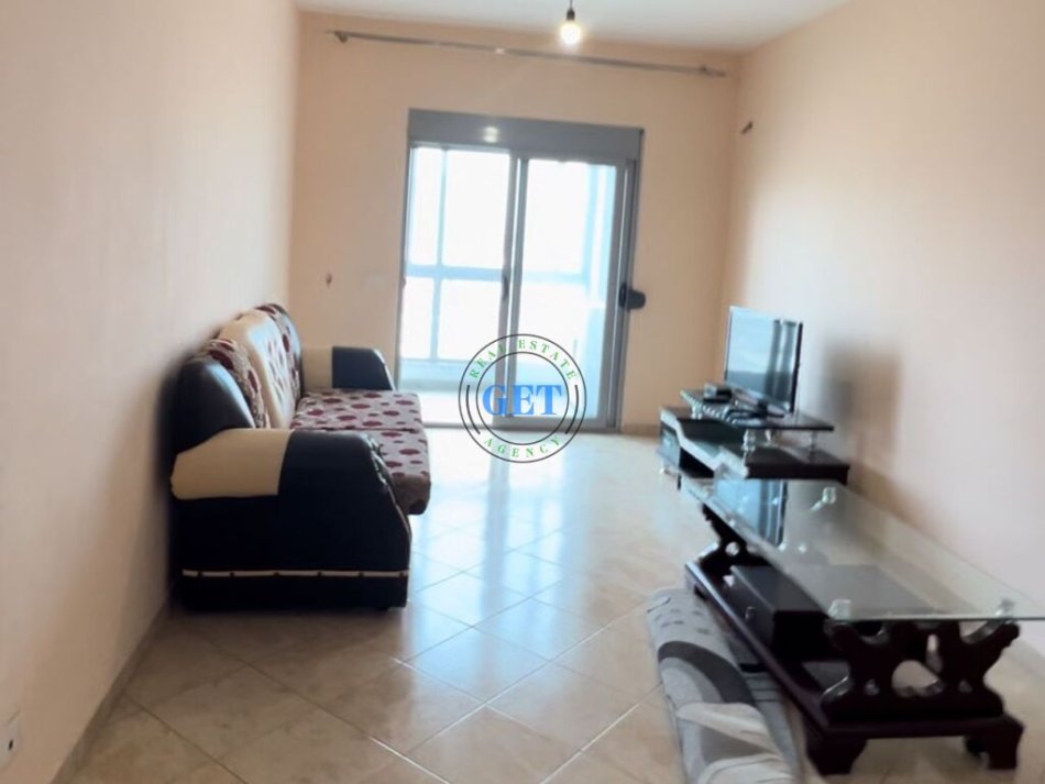 Durres, jepet me qera apartament 1+1 , 65 m² 250 € (UKD, Durres)