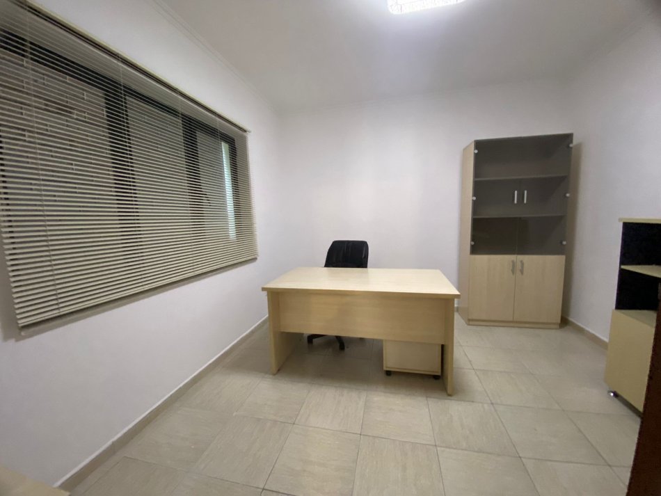 Tirane, jepet me qera zyre Kati 2, 115 m² 1.500 € (Bllok)