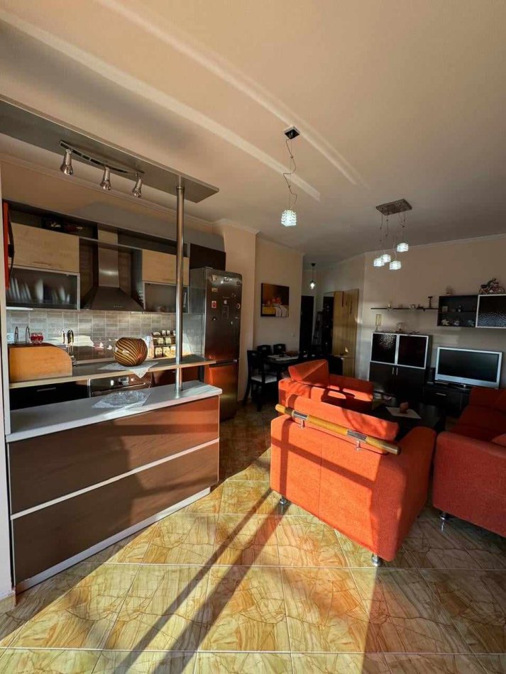 Durres, jepet me qera 2+1 Kati 8, 70 m² 350 € (Plazh,Durres)