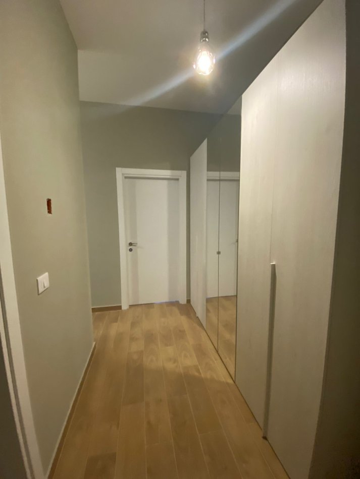 Tirane, jepet me qera apartament 1+1 Kati 7, 70 m² 650 € (tek shkolla e kuqe)