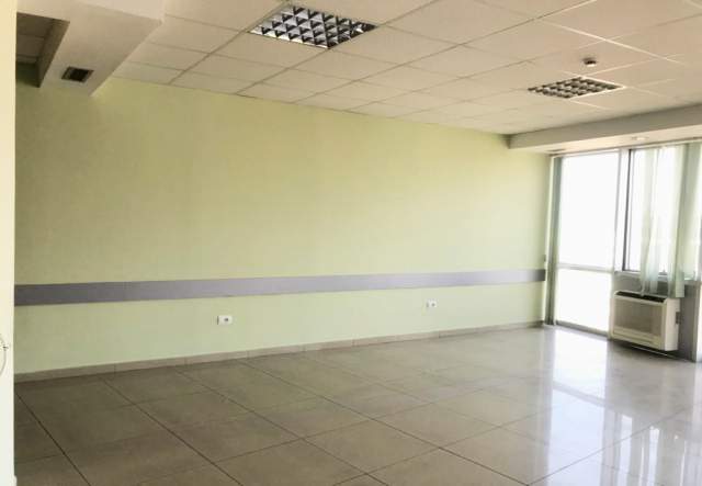Tirane, jepet me qera ambjent biznesi 202 m² 1.400 Euro