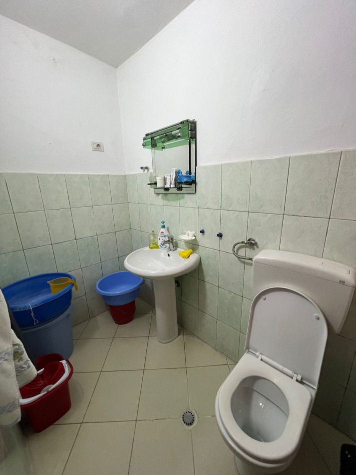 Tirane, jepet me qera apartament 1+1+Ballkon, Kati 4, 84 m² 500 € (Rruga e Kosovareve)