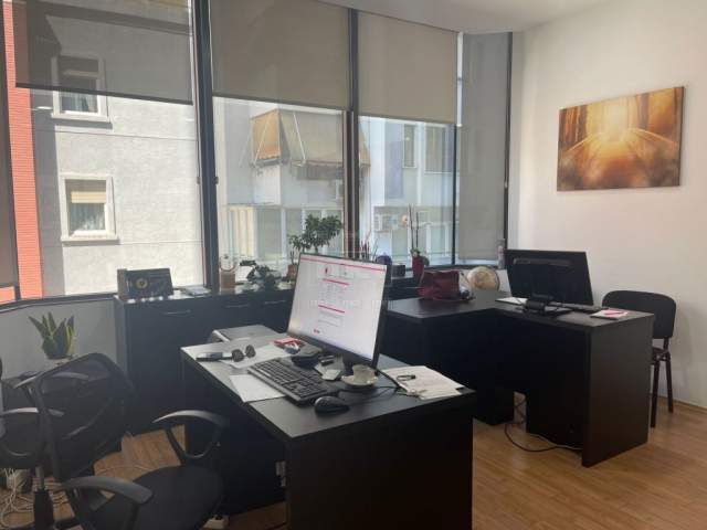 Tirane, jepet me qera zyre Kati 2, 20 m² 400 Euro (Qender)