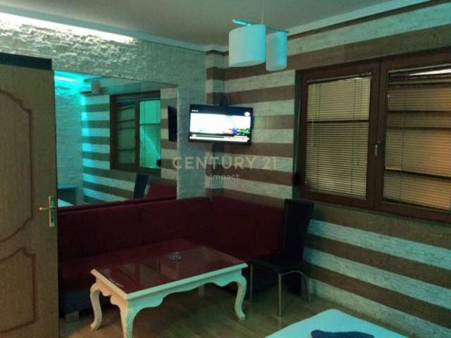 Tirane, jepet me qera hotel Kati 1, 883 m² 2.500 Euro