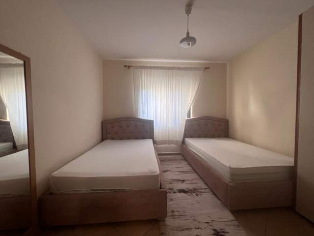 Tirane, jepet me qera apartament 1+1 Kati 1, 65 m² 400 Euro (21dhjetori)