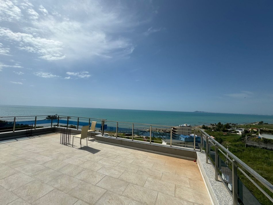 Karpen, shitet Vile ne plazh 4+1+Aneks+Ballkon Kati 2, 500 m² 800.000 € (Karpen,Kavaje)
