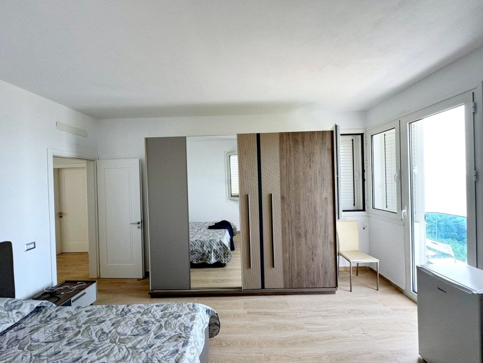 Karpen, shitet Vile ne plazh 4+1+Aneks+Ballkon Kati 2, 500 m² 800.000 € (Karpen,Kavaje)