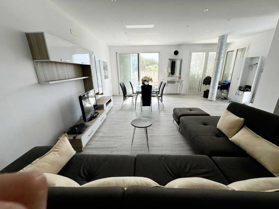 Karpen, shitet Vile ne plazh 4+1+Aneks+Ballkon Kati 2, 500 m² 800.000 € (Karpen,Kavaje)