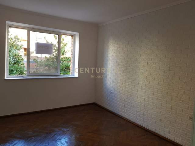 Tirane, jepet me qera apartament Kati 2, 56 m² 400 Euro (Rruga Shyqyri Bërxolli Tirana, Albania)