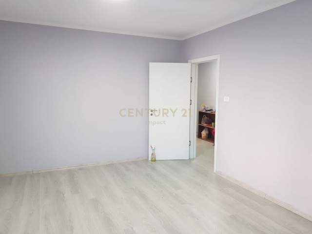 Tirane, jepet me qera apartament Kati 2, 56 m² 400 Euro (Rruga Shyqyri Bërxolli Tirana, Albania)