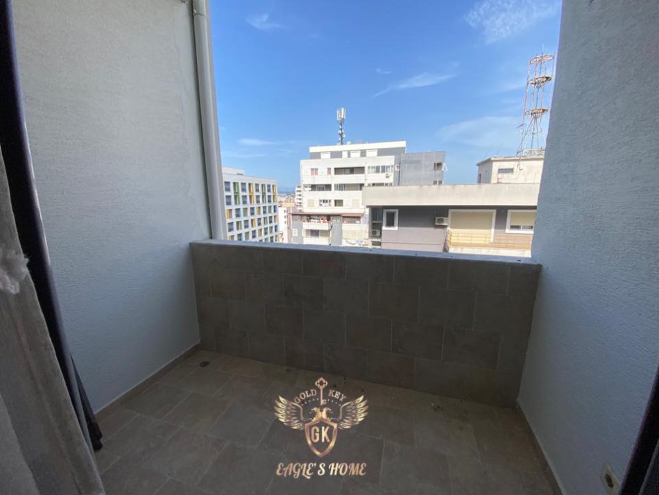 Durres, jap me qera apartament 2+1+Ballkon Kati 10, 450 € (Stacioni trenit Durres)