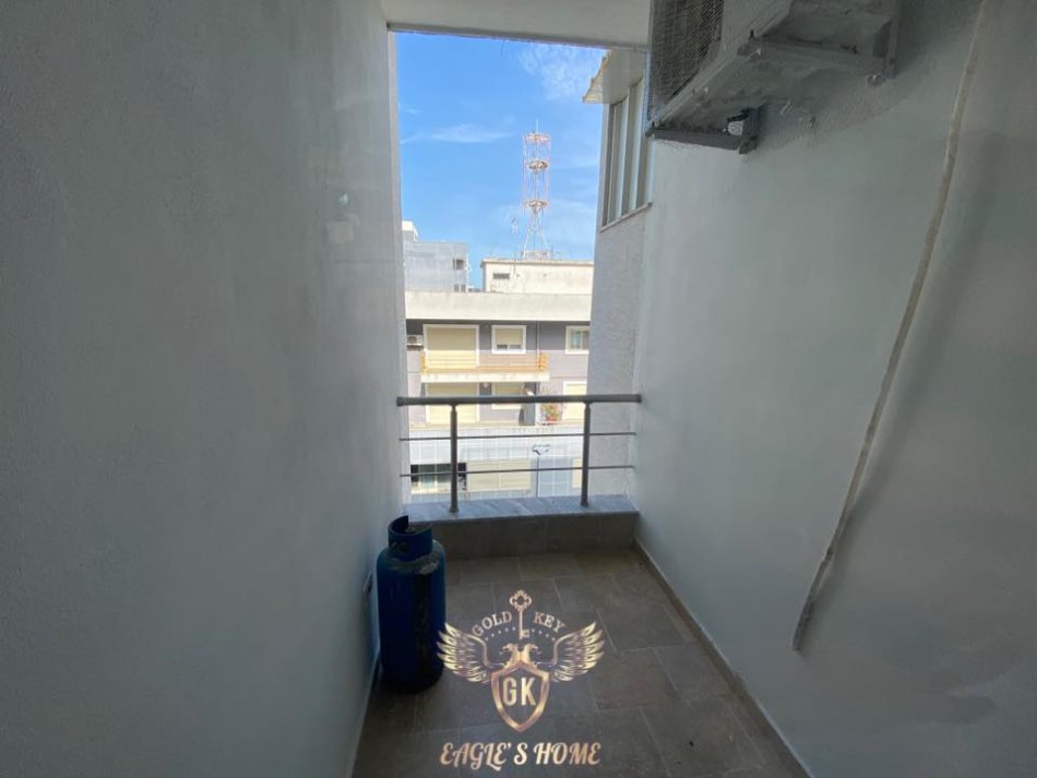 Durres, jap me qera apartament 2+1+Ballkon Kati 10, 450 € (Stacioni trenit Durres)