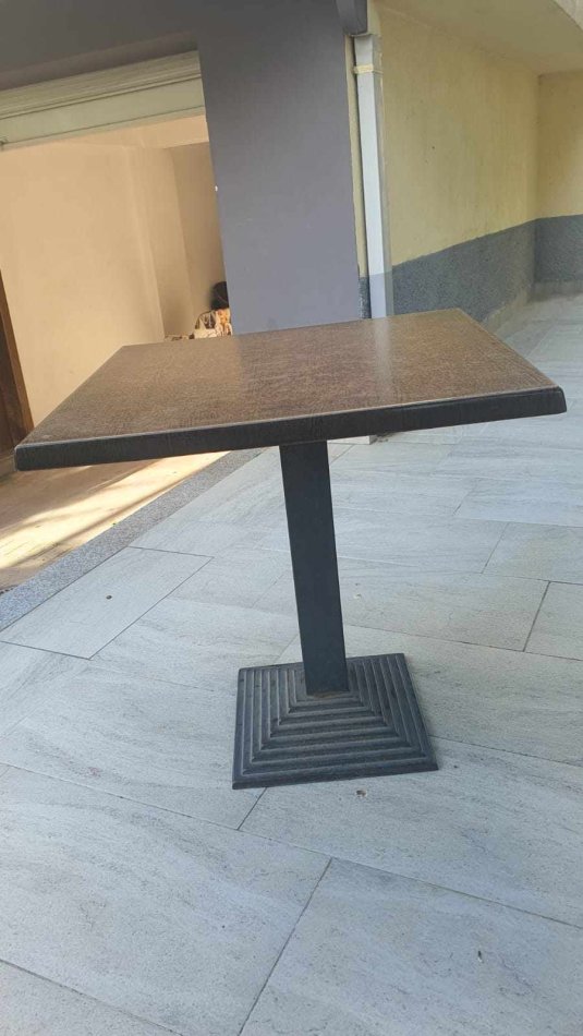 Tirane, shes TIRANE, SHITEN MOBILJE PER LOKAL - Cmim Okazion 800 € ! 800 €