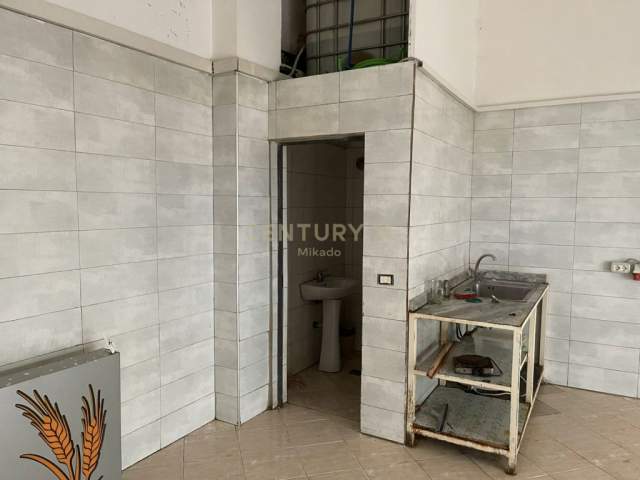 Tirane, jap me qera dyqan Kati 1, 73 m² 550 Euro (Joklin Persi Tirana, Albania)