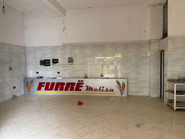 Tirane, jap me qera dyqan Kati 1, 73 m² 550 Euro (Joklin Persi Tirana, Albania)