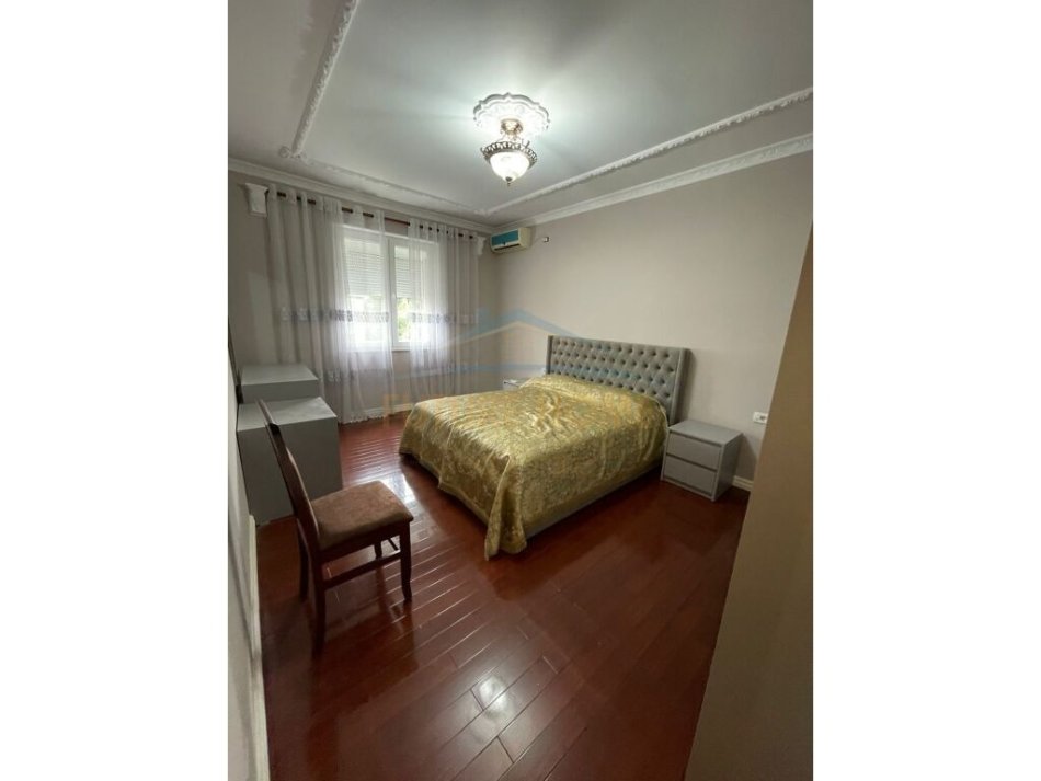 Tirane, jepet me qera apartament 2+1+Aneks+Ballkon Kati 3, 91 m² 1.000 € (Bllok)