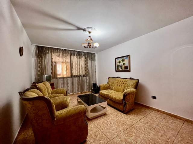 Tirane, jepet me qera apartament 3+1 Kati 2, 125 m² 400 Euro (Xhamlliku)