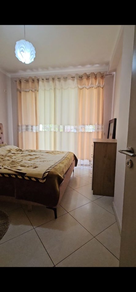 Tirane, jepet me qera apartament 1+1 Kati 4, 65 m² 350 € (pallatet cabej)