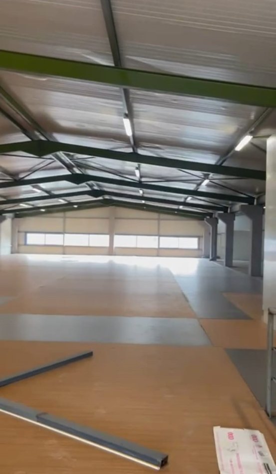 Tirane, jepet me qera magazine Kati 0, 1.700 m² 4500 € (Vore)