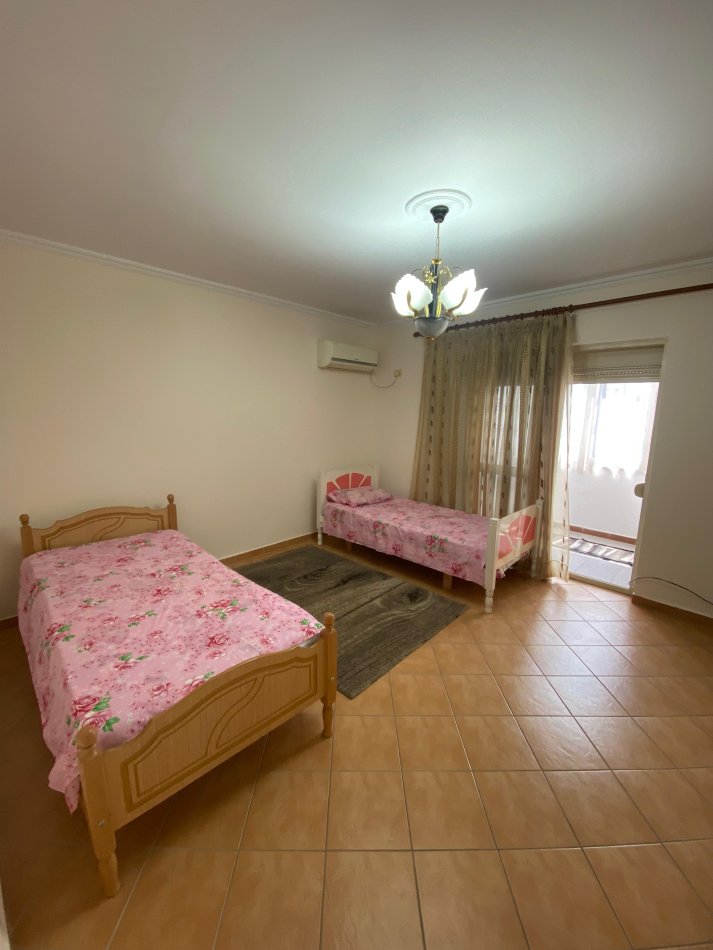 Tirane, jap me qera apartament 2+1+Ballkon Kati 3, 110 m² 600 € (Ish Shushica)