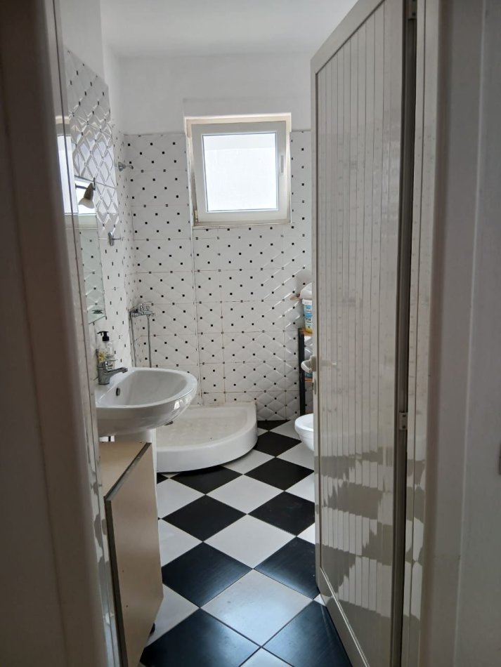 Tirane, jepet me qera apartament 2+1 Kati 2, 80 m² 500 € (Liqeni i Thate, Kompleksi FZ)