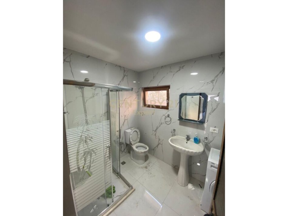 Tirane, jepet me qera apartament 2+1 Kati 1, 400 Euro/muaj (prane Bulevardit te ri ,Rruga Osman Jonuzi)