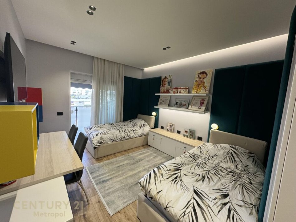 Tirane, shitet 2+1 Kati 9, 123 m² 290.000 € (apartament 2+1 me post parlkimi ne Myslym Shyri)