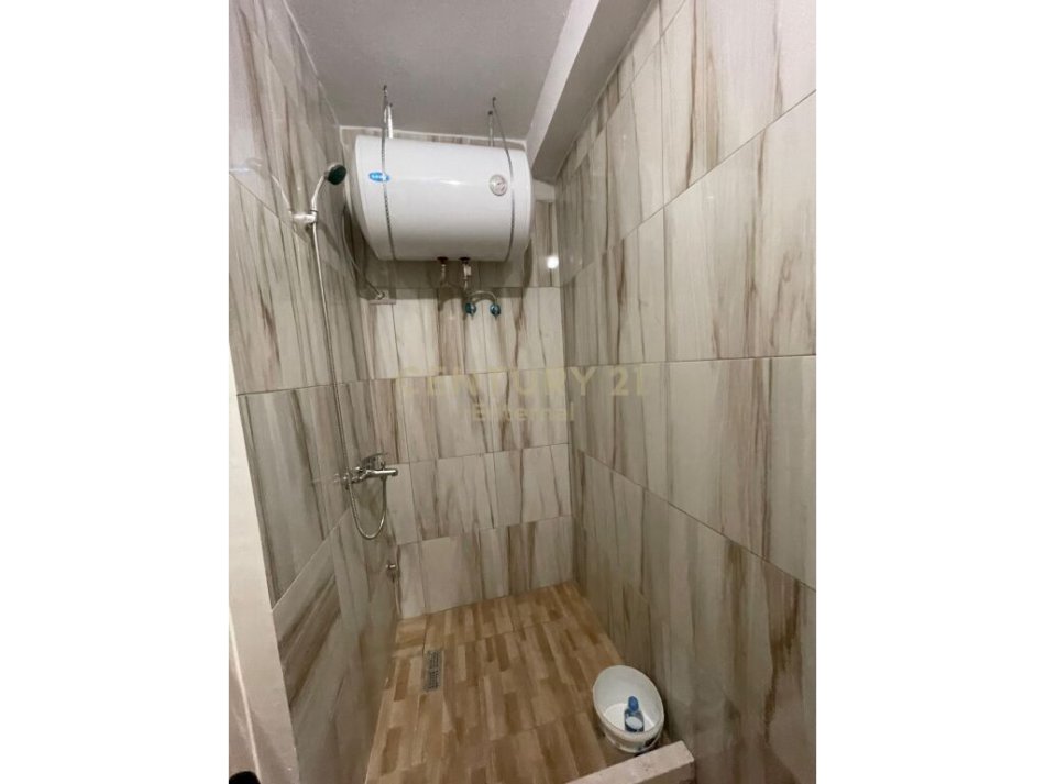 Tirane, jepet me qera apartament 1+1+Ballkon Kati 2, 85 m² 450 € (ne Laprake)