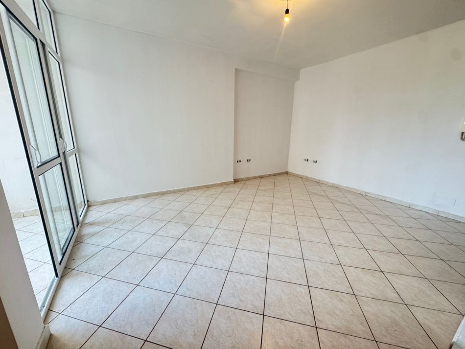 Tirane, shitet apartament 2+1+Ballkon Kati 5, 118 m² 150.000 € (Astir Prane Nela 5 Me hipoteke Okazion)