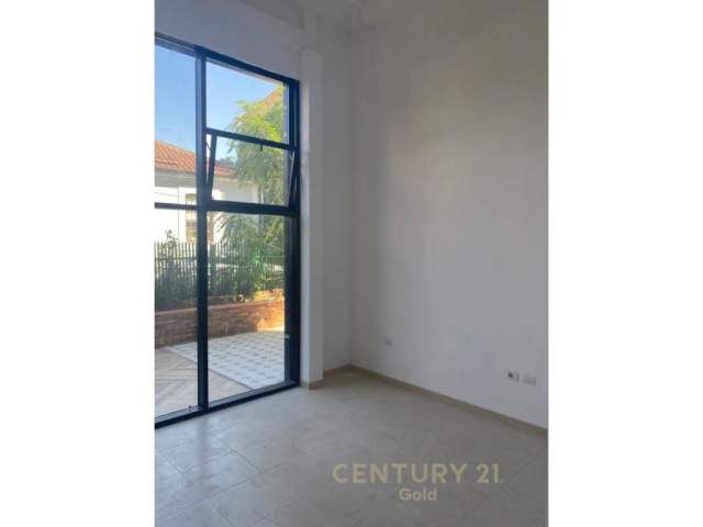 Tirane, jepet me qera ambjent biznesi Kati 0, 35 m² 350 Euro (Prane Toptani Center Tirana, Albania)