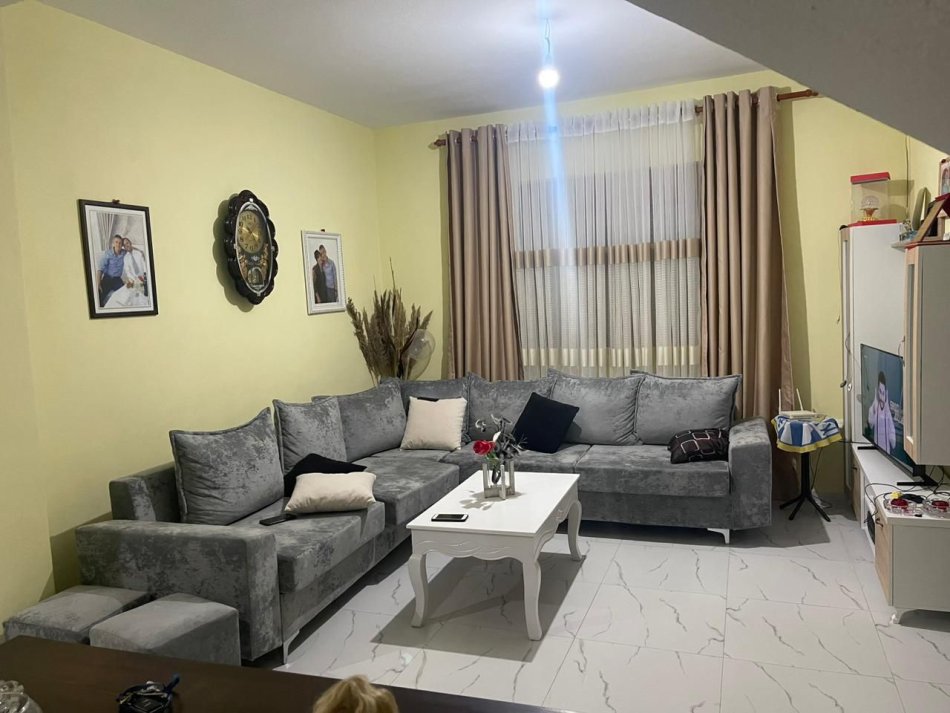 Tirane, jepet me qera apartament 3+1+Aneks Kati 1, 600 € (Rruga Pasho Hysa)