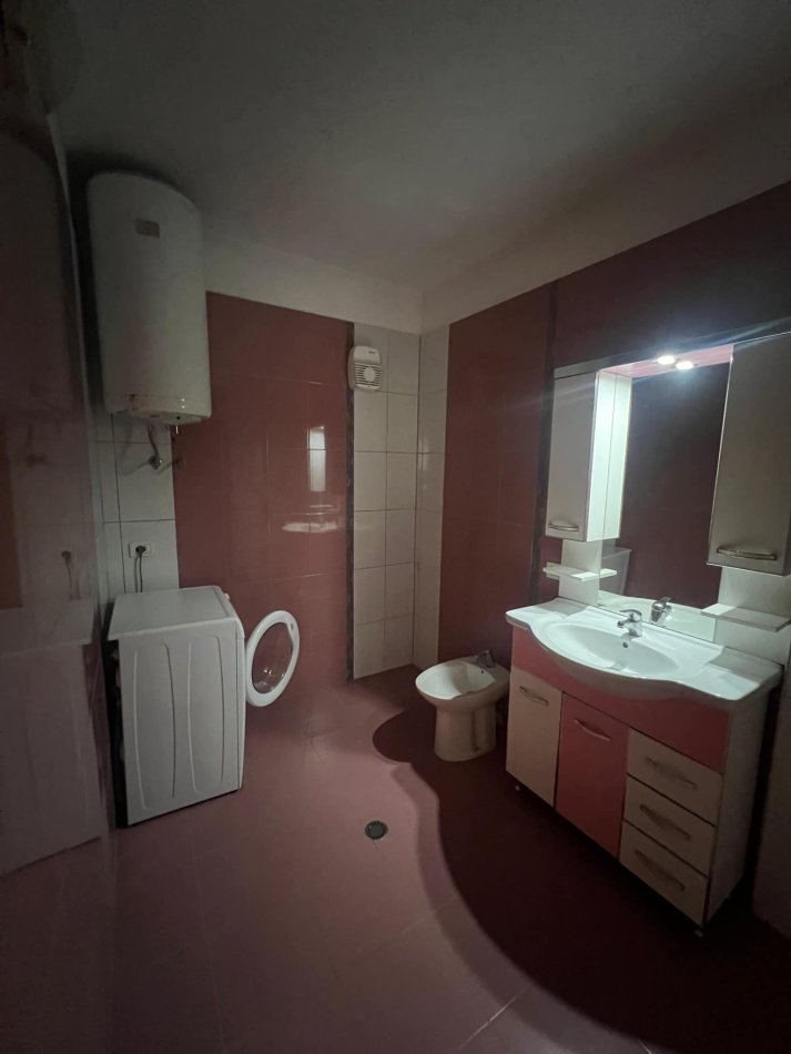 Durres, jap me qera apartament 2+1+Aneks Kati 10, 699 € (Vollga Lagja 1)