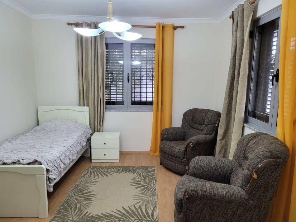 APARTAMENT  3+1 TE INXHINIERIA E NDERTIMIT  140 m² 700 €