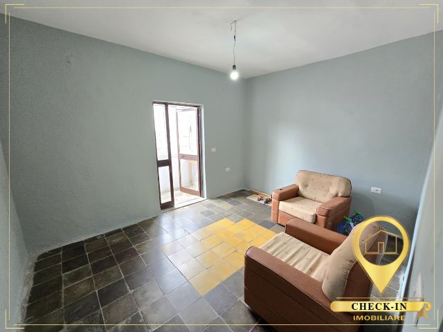 Tirane, shitet apartament 4+1+Ballkon Kati 4, 104 m² 175.000 € (Rruga e Durresit)