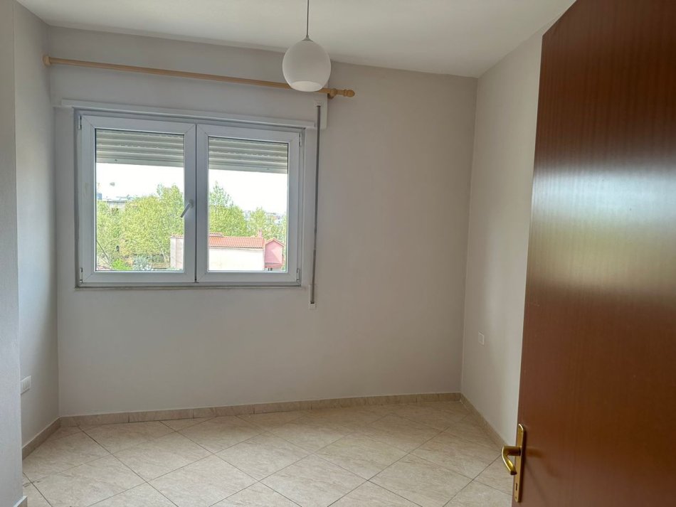 Tirane, shitet apartament 2+1 Kati 3, 100 m² 165.000 € (Selvia)