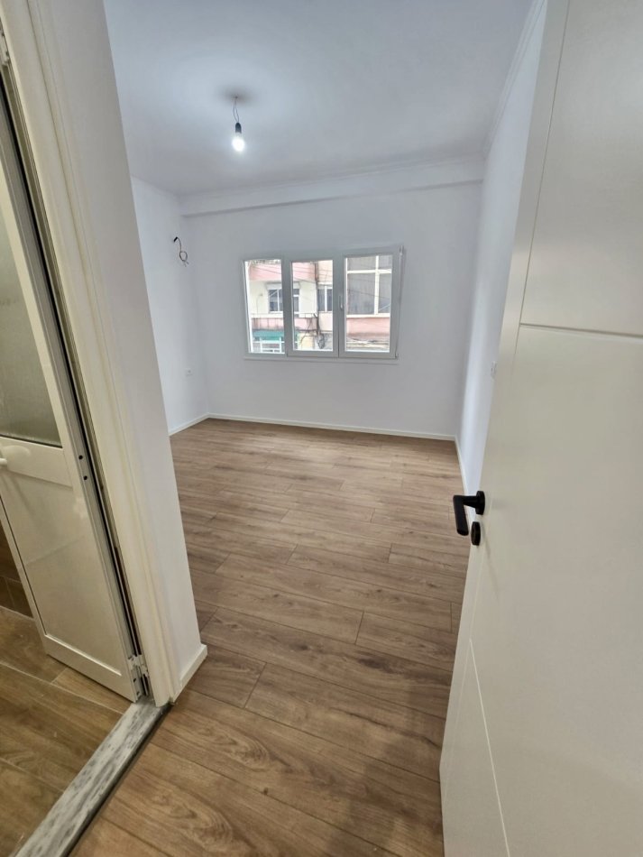 Tirane, shitet apartament 2+1+Aneks+Ballkon Kati 2, 87 m² 210.000 € (Elbasanit afer Lion Park)