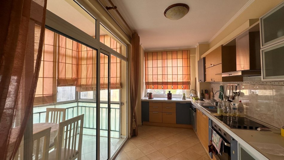 Tirane, shitet apartament 3+1 Kati 2, 136 m² 200.000 € (Porcelan)