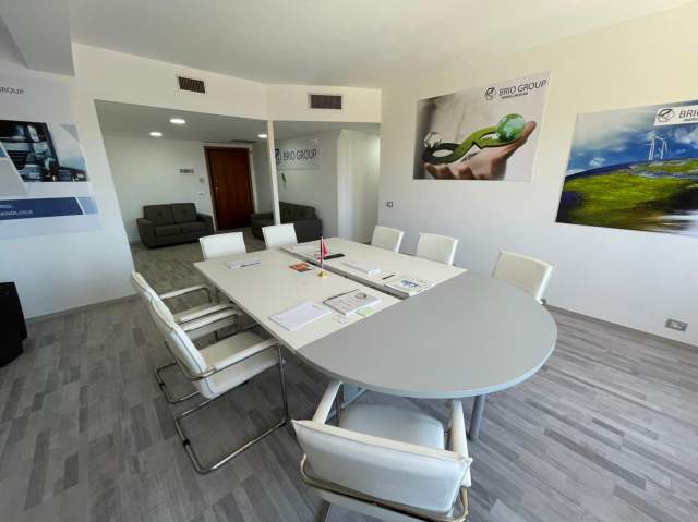 Tirane, jepet me qera zyre Kati 10, 100 m² 1.300 Euro (qender)