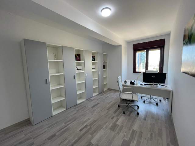 Tirane, jepet me qera zyre Kati 10, 100 m² 1.300 Euro (qender)