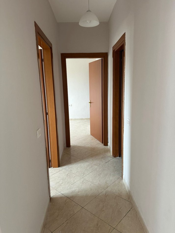 Tirane, shitet apartament 2+1 Kati 3, 100 m² 165.000 € (Selvia)