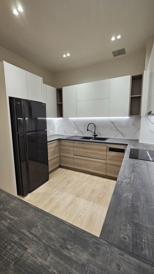 Tirane, shitet apartament 3+1 Kati 3, 118 m² 320.000 € (rruga peti)
