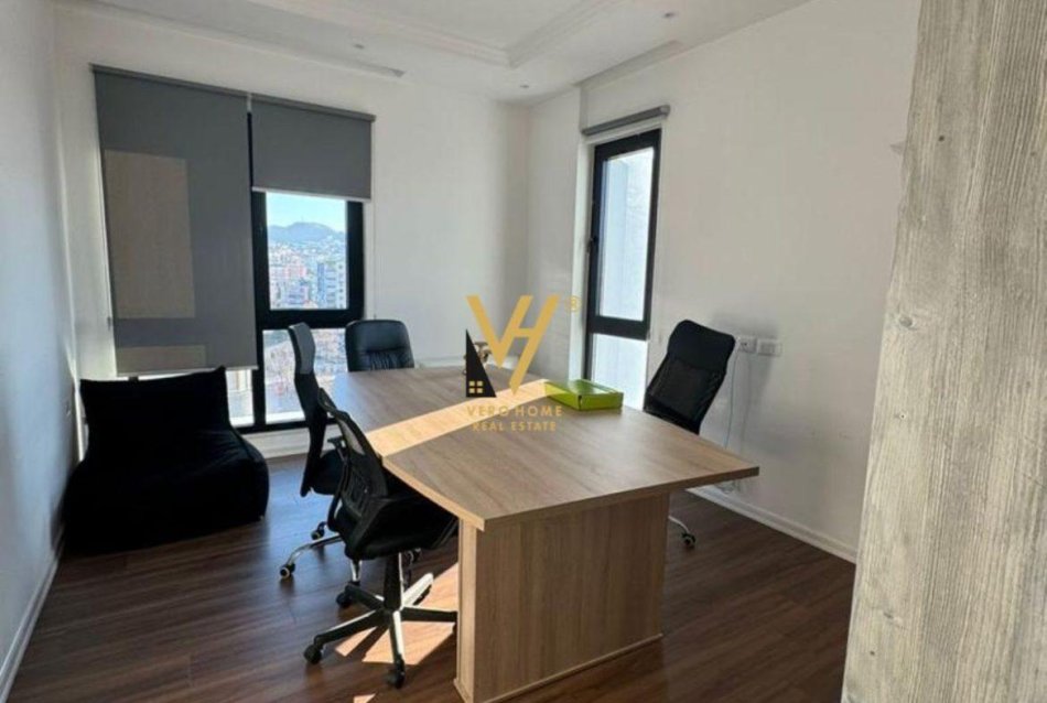 Tirane, jepet me qera zyre Kati 7, 140 m² 950 € (RRUGA E KAVAJES)