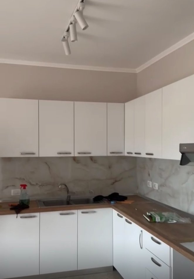 Tirane, shitet apartament 2+1 Kati 3, 100 m² 165.000 € (Selvia)