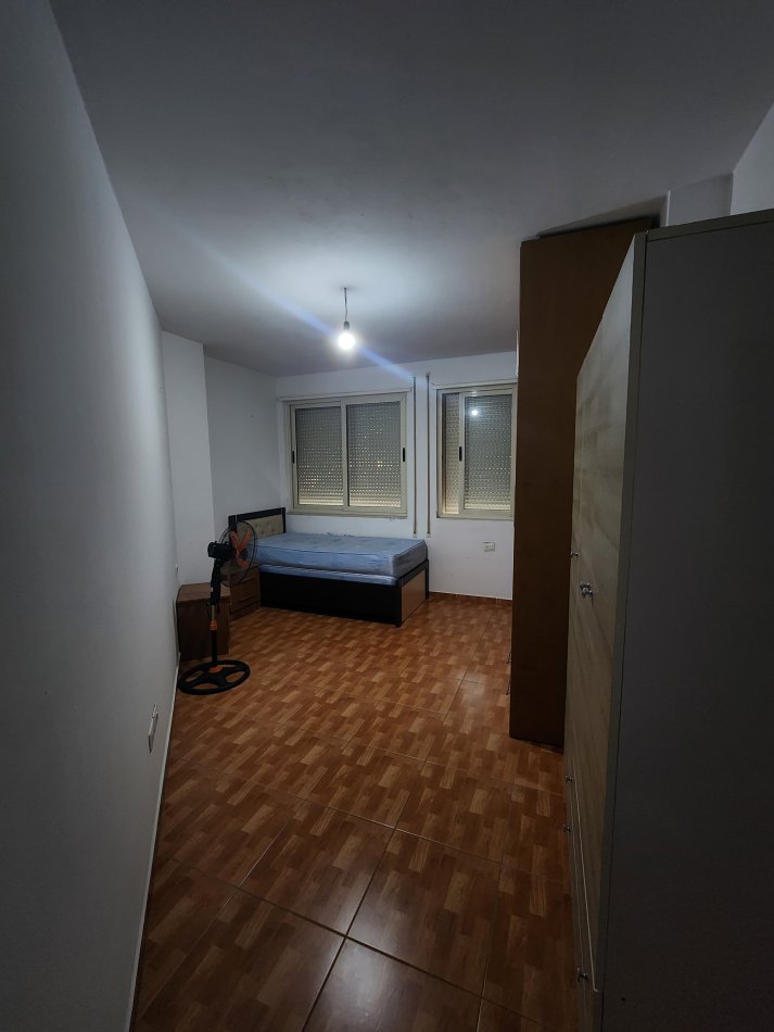 Tirane, jepet me qera apartament 2+1+Ballkon Kati 4, 120 m² 400 € (Misto mame)