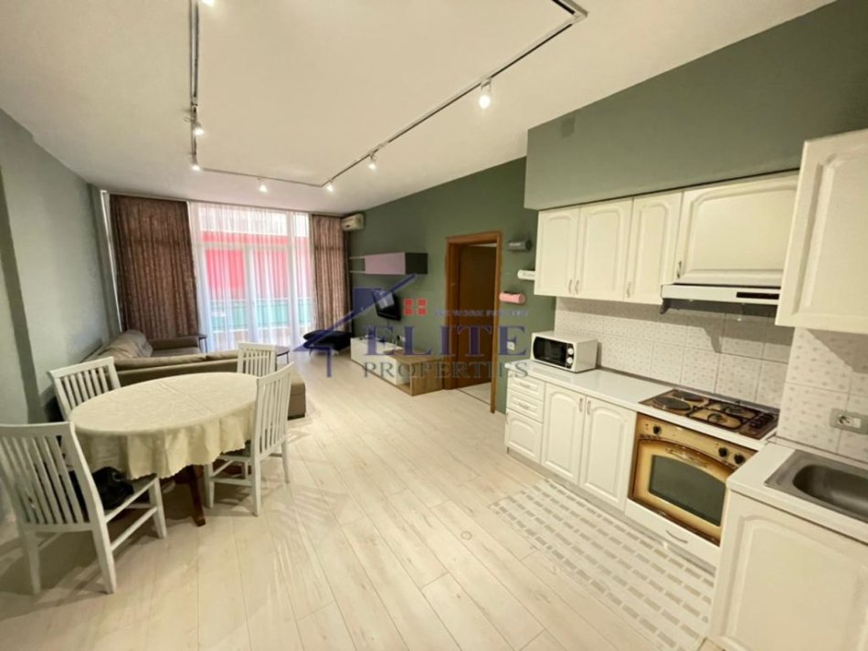 Tirane, jepet me qera apartament 2+1+Ballkon Kati 3, 113 m² 700 € (Rruga e Elbasanit)