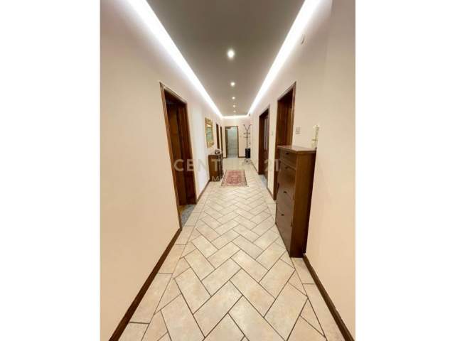 Tirane, jap me qera apartament 3+1+BLK Kati 5, 130 m² 1.000 Euro (Prane shkolles 11 Janari Tirana, Albania)